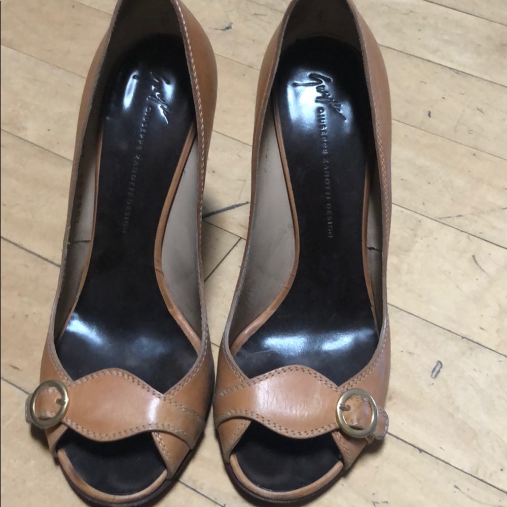 Giuseppe Zanotti open toe pump open toe 39